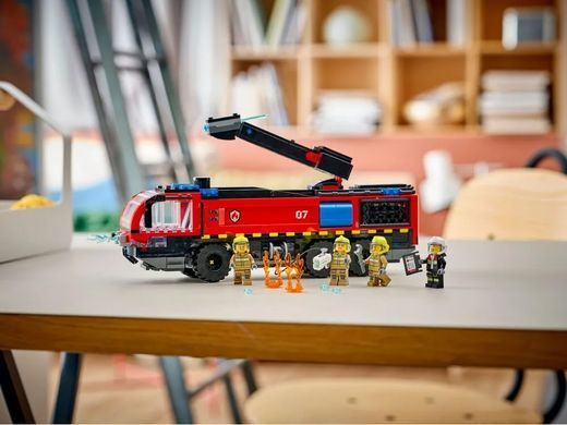 LEGO Конструктор LEGO City Пожежна вантажівка в аеропорту 60499 фото