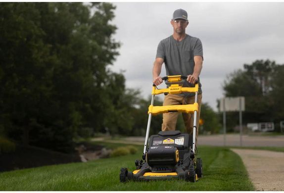 DeWALT Аккумуляторная газонокосилка, 2 аккумулятора по 18 В, 2 аккумулятора по 8 А&middot;ч, ширина реза 53 см, рабочий объем 67 л, высота среза 25&ndash;102 мм, вес 30 кг DCMWSP156W2 фото