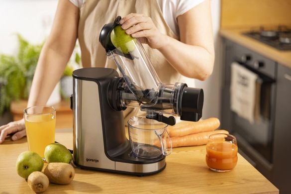 Gorenje Соковитискач Gorenje відцентрований 200Вт, чаша-0.4л, жмих-0.6л, жолоб XXL, пластик/метал, чорний JC200BE фото