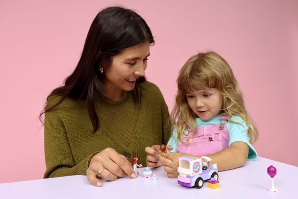 LEGO Конструктор LEGO Friends Автомобіль для доставки тортів з єдинорогами 42675 фото