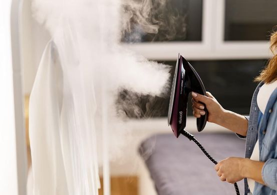 Gorenje Утюг-парогенератор, 3000Вт, 1500мл, паровой удар -160гр, дисплей, керам. подошва, черный SGD3000BKV фото