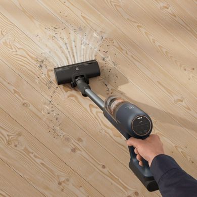 Electrolux Пылесос беспроводный, влажная уборка, конт пыль -0.3л, 5 насадок, синий EP71B14WET фото