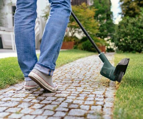 Bosch Тример садовий Bosch EasyGrassCut 18V-230 акумуляторний, АКБ PBA 18V 2.0Ah W-B та AL 1810 CV 0.600.8C1.A03 фото