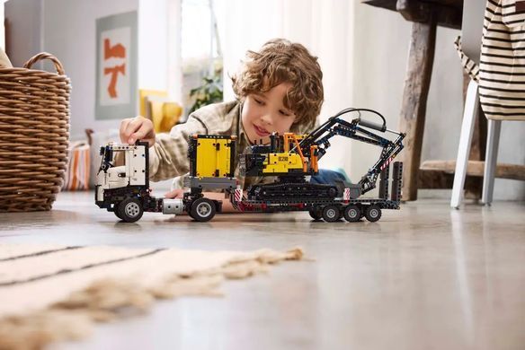 LEGO Конструктор Technic Грузовик Volvo FMX и Электрический экскаватор EC230 42175 фото