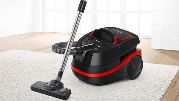 Bosch Пылесос моющий, 2100Вт, мешок-2.5л, вода -5л, НЕРА13, турбощётка, черный BWD421POW фото
