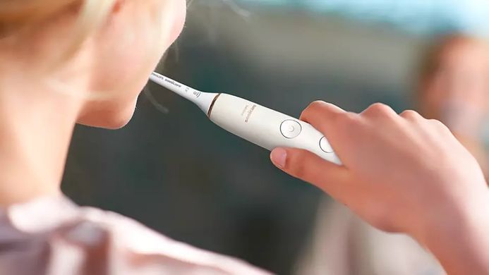 Philips Щетка зубная электр., Sonicare DiamondClean 9000 Series набор, 62т. колеб/мин, насадок-1, 2шт в наб., 1 зарядн.стакан+зарядка, черный, белый HX9914/69 фото