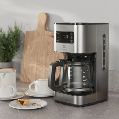 Electrolux Кофеварка капельная, 1.375л, молотый, дисплей, программируемый таймер, нерж E5CM1-6ST фото