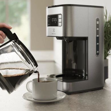 Electrolux Кофеварка капельная, 1.375л, молотый, дисплей, программируемый таймер, нерж E5CM1-6ST фото