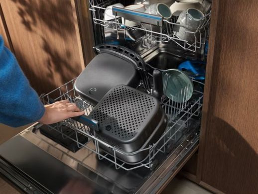 Electrolux Мультипеч 1800Вт, чаша-6.8л, сенсорное управл., 5 авто. программ, пластик, черный EAF7B фото