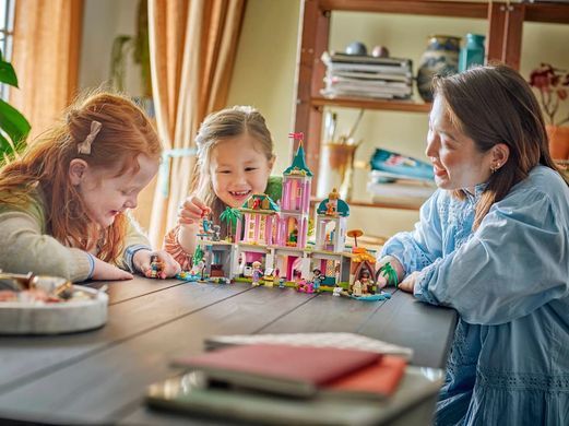 LEGO Конструктор LEGO Disney Princess Замок принцеси та королівські улюбленці 43267 фото