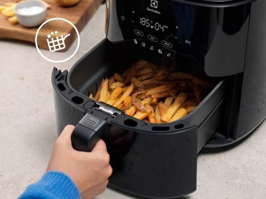 Electrolux Мультипеч 1800Вт, чаша-6.8л, сенсорное управл., 5 авто. программ, пластик, черный EAF7B фото