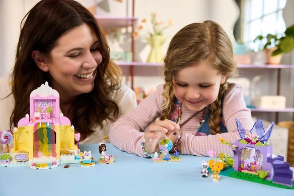LEGO Конструктор Gabby's Dollhouse Гора сладостей и сад Китти 11205 фото