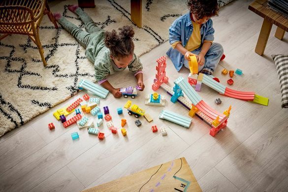 LEGO Конструктор LEGO DUPLO Town 3 в 1 Цікаві гірки та трампліни з автомобілями 10478 фото