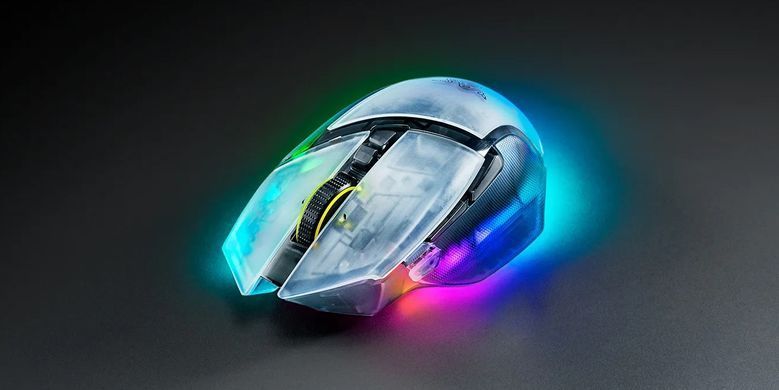 Razer Миша Basilisk V3 Pro 35K, RGB, USB-A/WL/BT, Phantom White Ed. RZ01-05240400-R3G1 фото