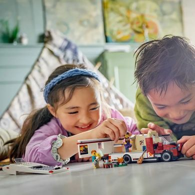 LEGO Конструктор LEGO City Пригодницький будинок на колесах для відпустки 60454 фото
