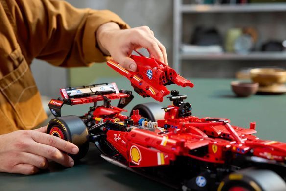 LEGO Конструктор Technic Автомобіль F1 Ferrari SF-24 42207 фото