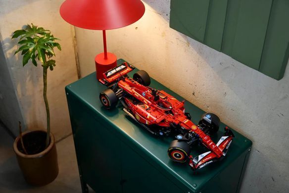 LEGO Конструктор Technic Автомобіль F1 Ferrari SF-24 42207 фото