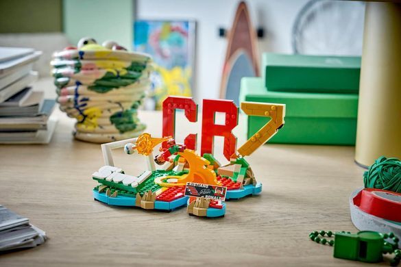 LEGO Конструктор LEGO Editions Football Кріштіану Роналду &mdash; найкращі моменти футбольних матчів 43012 фото
