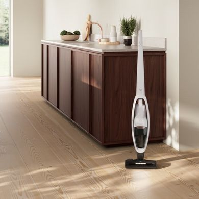 Electrolux Пылесос беспроводный, конт пыль -0.3л, автон. раб. до 55мин, вес-2.8кг, НЕРА, 2в1, турбо-щетка, BRC, 4 насадки, белый ES52HB25SH фото