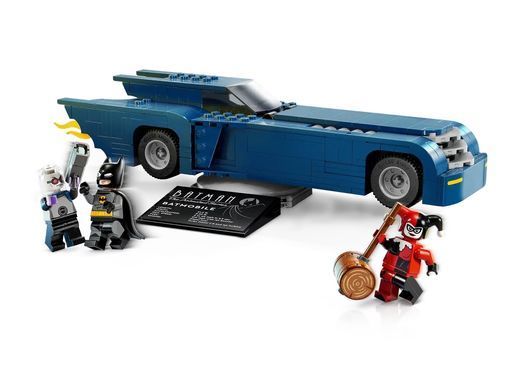 LEGO Конструктор Batman Бетмен на бетмобілі проти Харлі Квін і Містера Фріза 76274 фото
