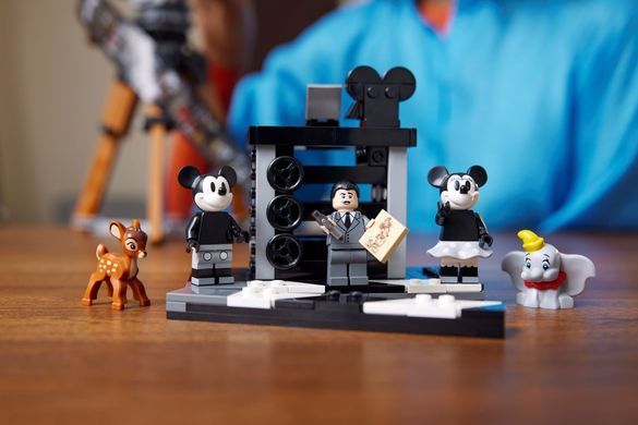 LEGO Конструктор Disney Камера чествования Уолта Диснея 43230 фото