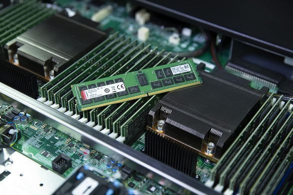 Kingston Пам'ять сервера Kingston DDR4 32GB 3200 ECC DIMM KSM32ED8/32HD фото