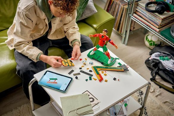 LEGO Конструктор LEGO Editions Football Кріштіану Роналду &mdash; легенда футболу 43016 фото