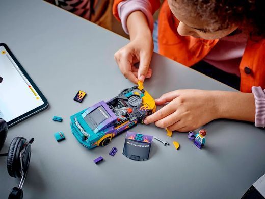 LEGO Конструктор Speed Champions NASCAR&reg; Next Gen Chevrolet Camaro ZL1 76935 фото