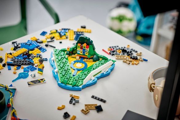 LEGO Конструктор LEGO Editions Football Вінісіус Жуніор &mdash; найкращі моменти футбольних матчів 43027 фото