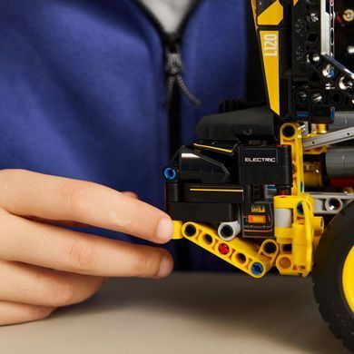 LEGO Конструктор LEGO Technic Колісний навантажувач Volvo L120 Electric 42209 фото