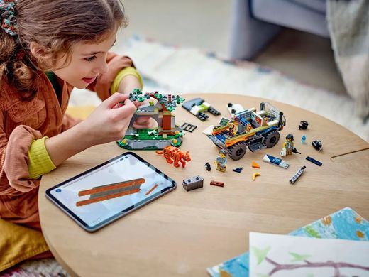 LEGO Конструктор City Внедорожник для иследования джунглей 60426 фото