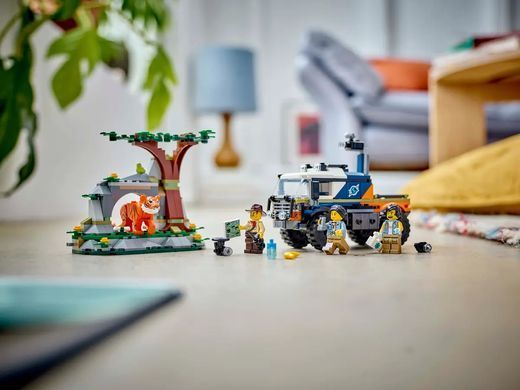 LEGO Конструктор City Внедорожник для иследования джунглей 60426 фото