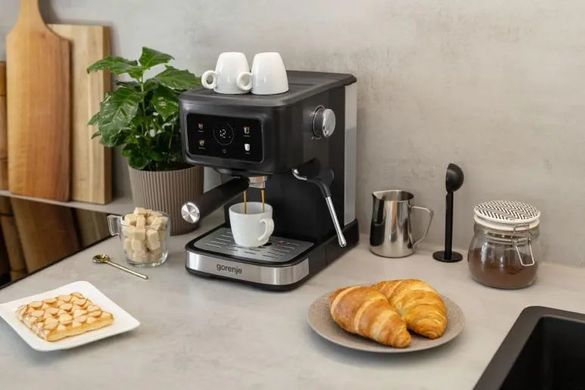 Gorenje Кофеварка с рожком, 1,5 л, для молотого кофе, с ручным капучино-насадкой, черная ESCM15CDB фото