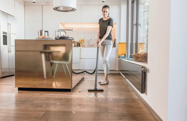 Karcher Пылесос хозяйственный WD 2 Plus S V-15/4/18, 1000 Вт, 15 л, 4 м, 4.519 кг 1.628-050.0 фото
