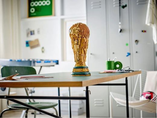 LEGO Конструктор LEGO Editions Football Офіційний трофей чемпіонату світу з футболу FIFA 43020- фото