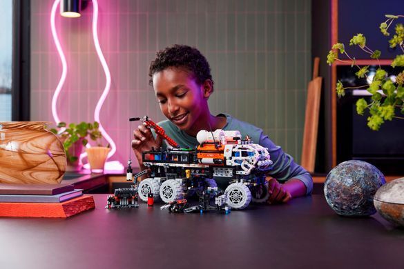 LEGO Конструктор Technic Марсохід команди дослідників 42180 фото