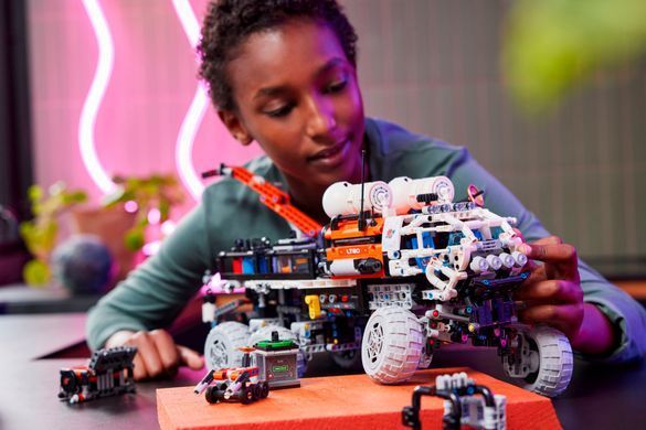 LEGO Конструктор Technic Марсохід команди дослідників 42180 фото