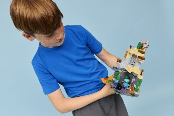 LEGO Конструктор LEGO Minecraft Підземелля зомбі 21587 фото