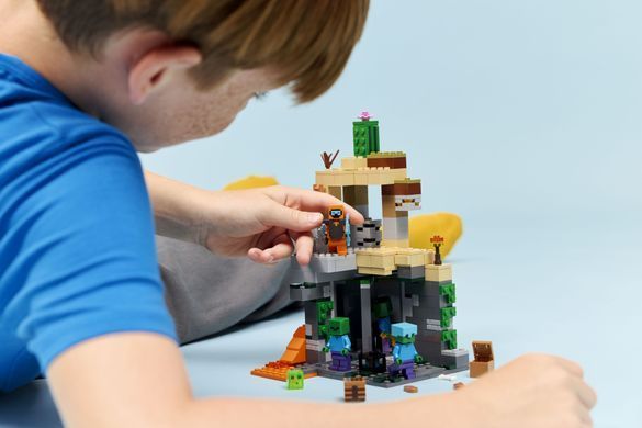 LEGO Конструктор LEGO Minecraft Підземелля зомбі 21587 фото
