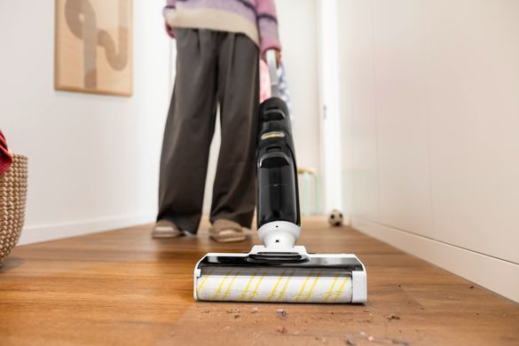 Karcher Пылесос Karcher беспроводный FCV 4, 180Вт, конт пыль -0.45л, вода -0.75л, автон. раб. до 45мин, вес-4.1кг, белый 1.056-131.0 фото
