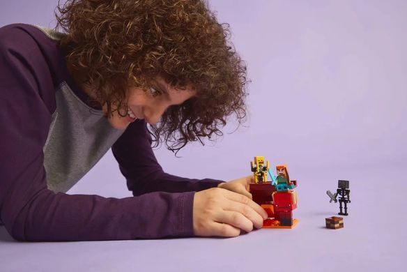 LEGO Конструктор Minecraft Битва с лавой в Незере 21266 фото