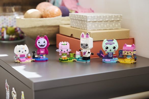 LEGO Конструктор LEGO Gabby's Dollhouse Друзі-коти Ґаббі з кубиків 11215 фото
