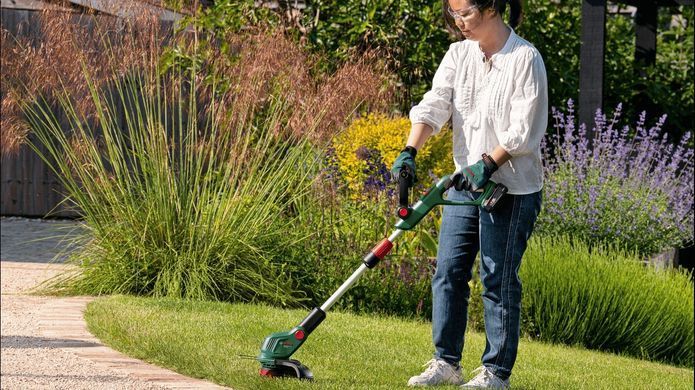 Bosch Триммер садовый аккумуляторный UniversalGrassCut 18V-26-500 1х2.5А&middot;час 26см ЗП AL 18V-20 3.5кг 0.600.8C1.F00 фото