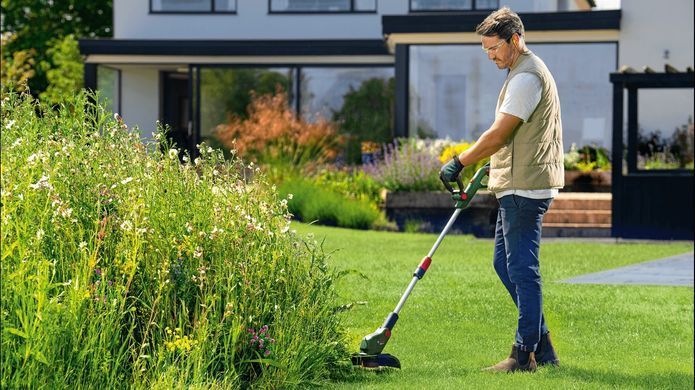 Bosch Триммер садовый аккумуляторный UniversalGrassCut 18V-26-500 1х2.5А&middot;час 26см ЗП AL 18V-20 3.5кг 0.600.8C1.F00 фото