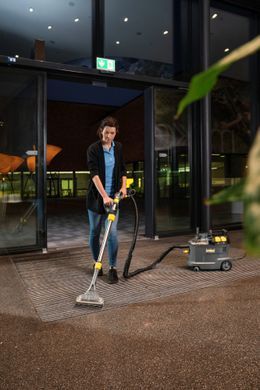 Karcher Пылесос профессиональный моющий Karcher Puzzi 8/1 Adv 1200Вт, 270мБар, контейнер 8/7л, 8.6кг 1.100-241.0 фото