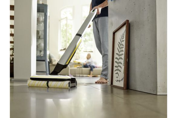 Karcher Поломойная машина FC 7 Cordless, вода -0.4л, автон. раб. до 45мин, вес-4.3кг, серебр. 1.055-701.0 фото
