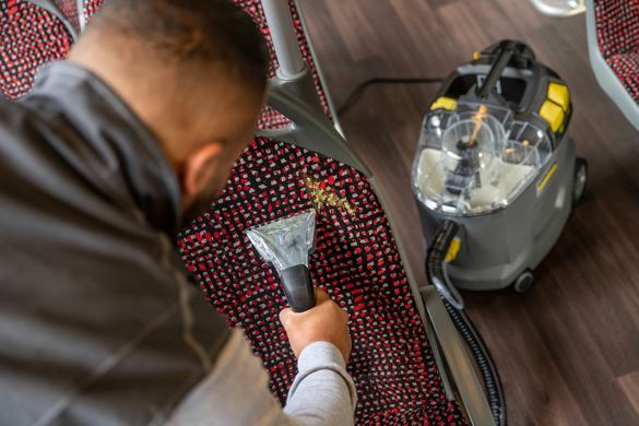 Karcher Пылесос профессиональный моющий Karcher Puzzi 8/1 Adv 1200Вт, 270мБар, контейнер 8/7л, 8.6кг 1.100-241.0 фото