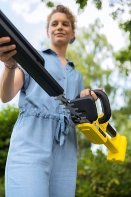 Karcher Аккумуляторный кусторез HGE 3-18, 18 В, лезвие 50 см, шаг реза 22 мм, 2,41 кг, без аккумулятора и зарядного устройства 1.445-610.0 фото