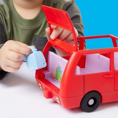 Игровой набор PEPPA FIGURINES &ndash; БОЛЬШОЙ СЕМЕЙНЫЙ АВТОМОБИЛЬ ПЕППИ G0541 фото