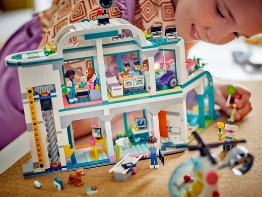 LEGO Конструктор Friends Больница в Хартлейк-Сити 42621 фото
